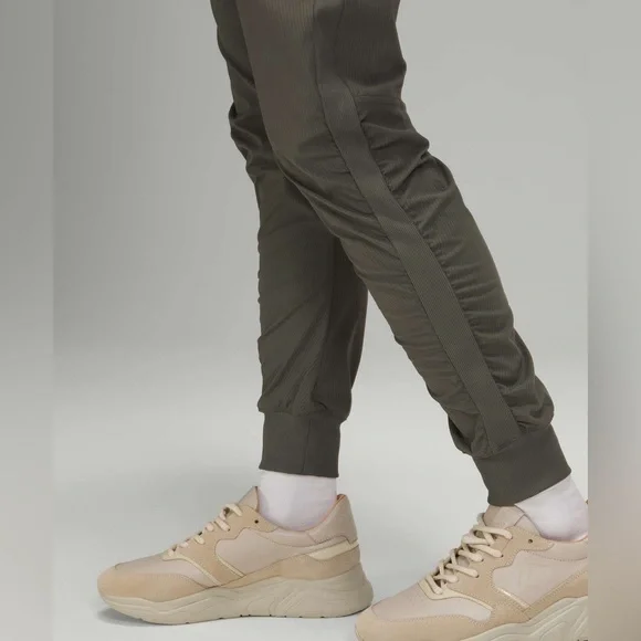 Lululemon Beyond The Studio Jogger - Picture 4 of 10